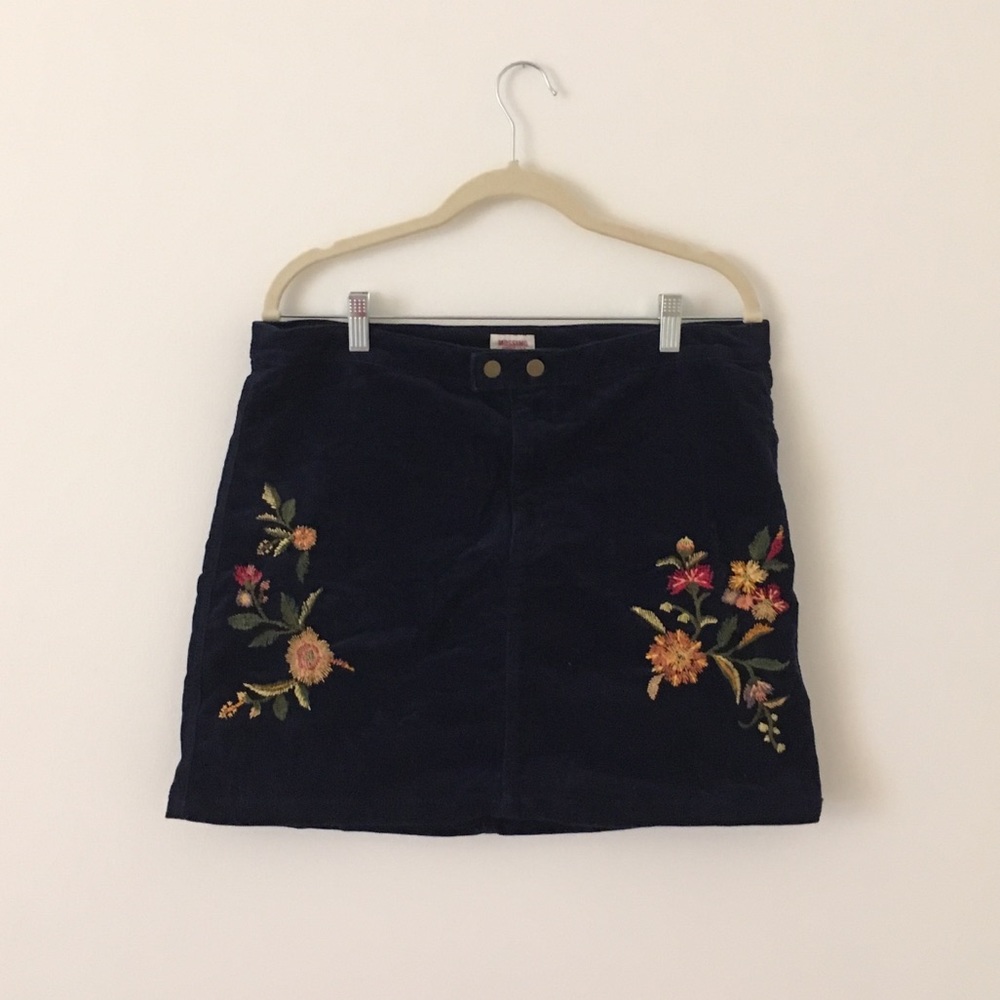Mossimo corduroy skirt with flower embroidery